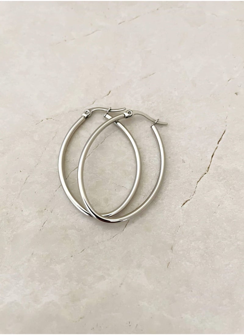 Clé de Lune Minimalist Oval Hoop Earrings- Silver  - Image 3