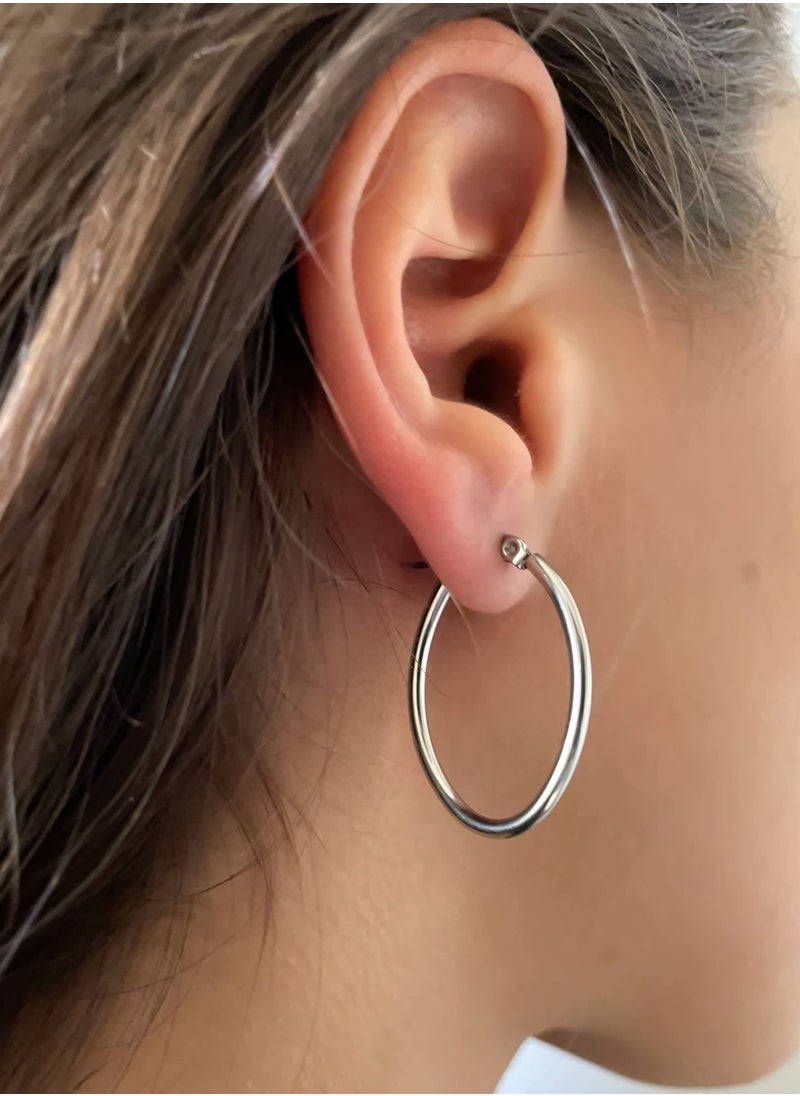 Clé de Lune Minimalist Oval Hoop Earrings- Silver  - Image 2