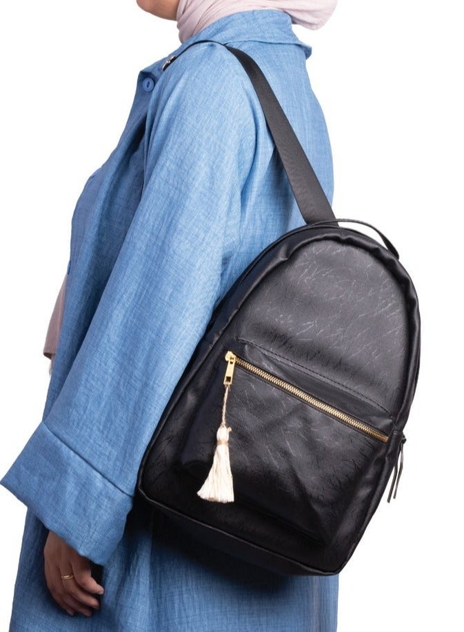 ايه ار سابلاي Ar Roots من Arij Bags | شنطة ظهر للاستخدام اليومي والجامعة، مناسبة للتابلت والأغراض اليومية، حجم متوسط، جيب رئيسي، جيب يحمي التابلت، جيب أمامي، جيوب داخلية متعددة  (أسود) - Image 2