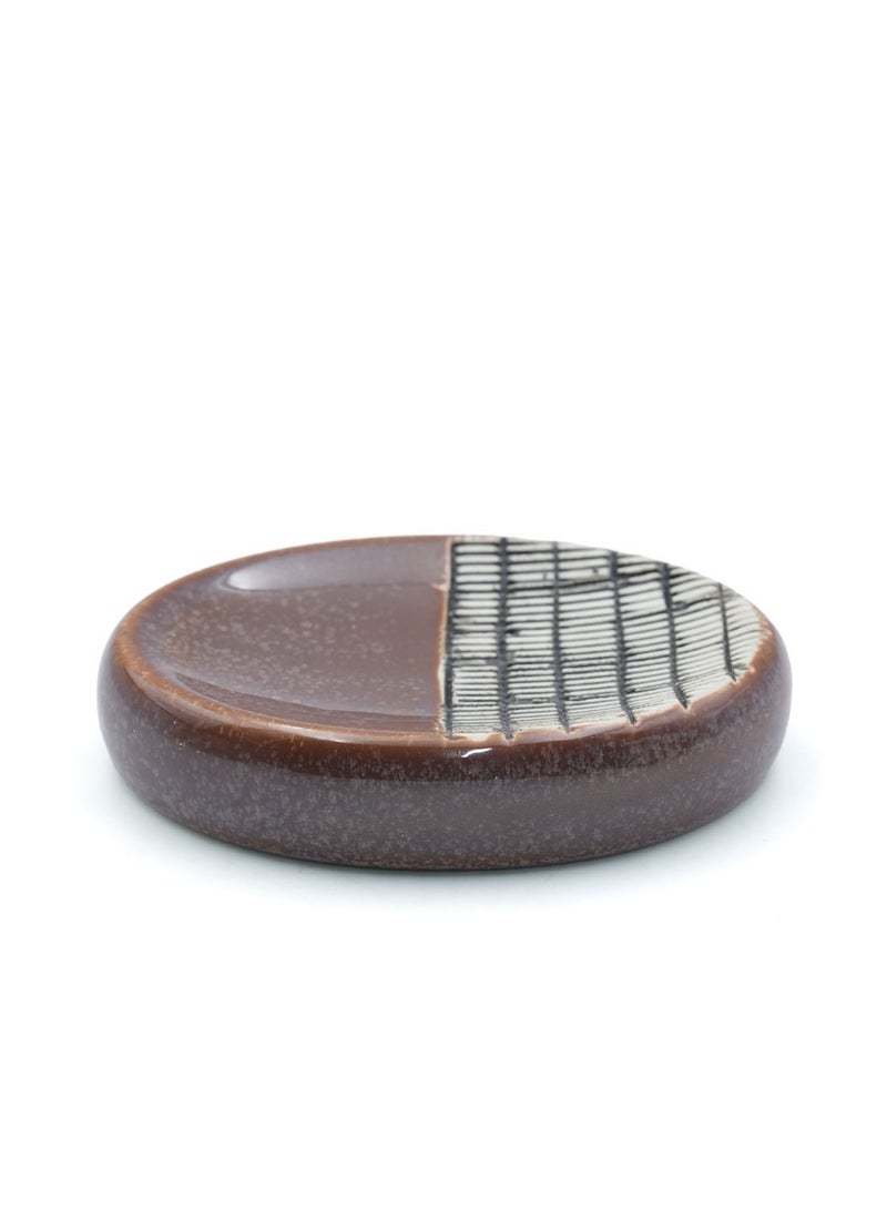 بيرام مجموعة أكسسوارات حمام سيراميك بالتنقيط البني والرمادي من برام 4 قطع بتشطيب ملمس مع موزع صابون وحامل فرشاة أسنان وكوب وصحن صابون بمظهر فني يدوي الصنع (حامل صابون) - Image 1