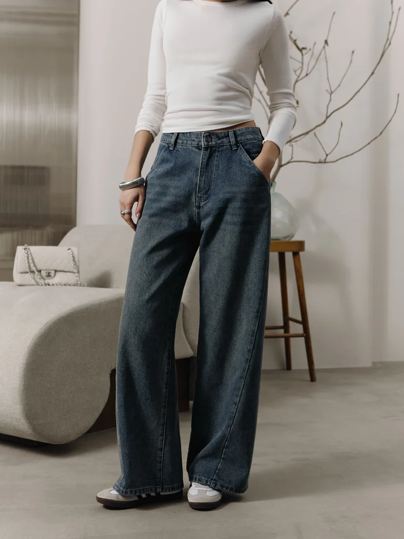 Lichi Loose mid-rise jeans with diagonal seams