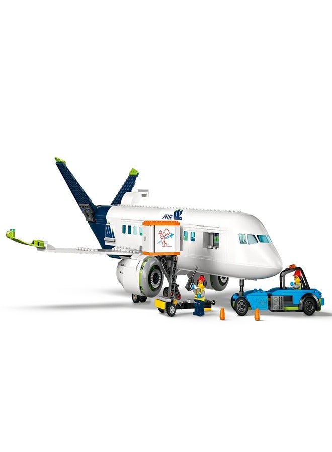 LEGO - City Passenger Airplane 913 Pieces - 60367 - Image 3