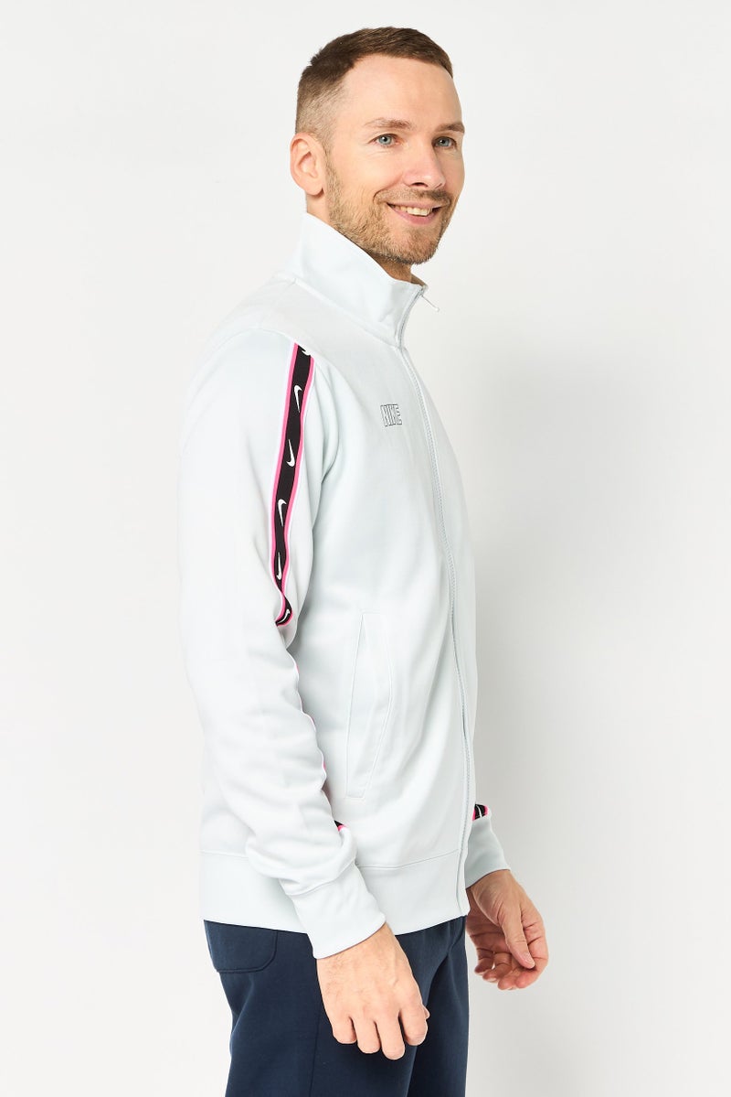 Nike جاكيت رياضي للرجال بأكمام طويلة مناسب للخارج، أبيض - Image 3