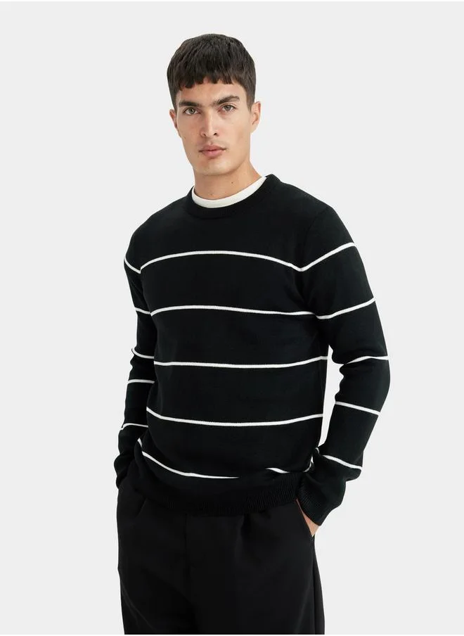 ديفاكتو Regular Fit Crew Neck Striped Knit Sweater by Styli