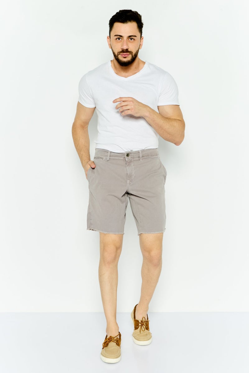 Paperbacks شورتات تشينو بسيطة للرجال، رمادي فاتح - Image 2