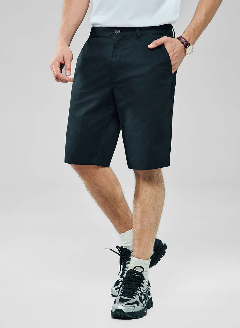 Men’s Slim Twill Bermuda Shorts with Stretch Waist