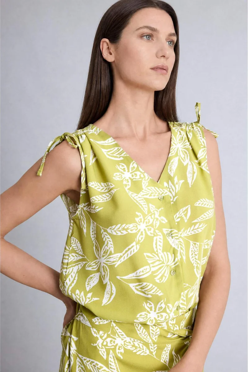 ديفاكتو Regular Fit V-Neck Printed Green Shirt