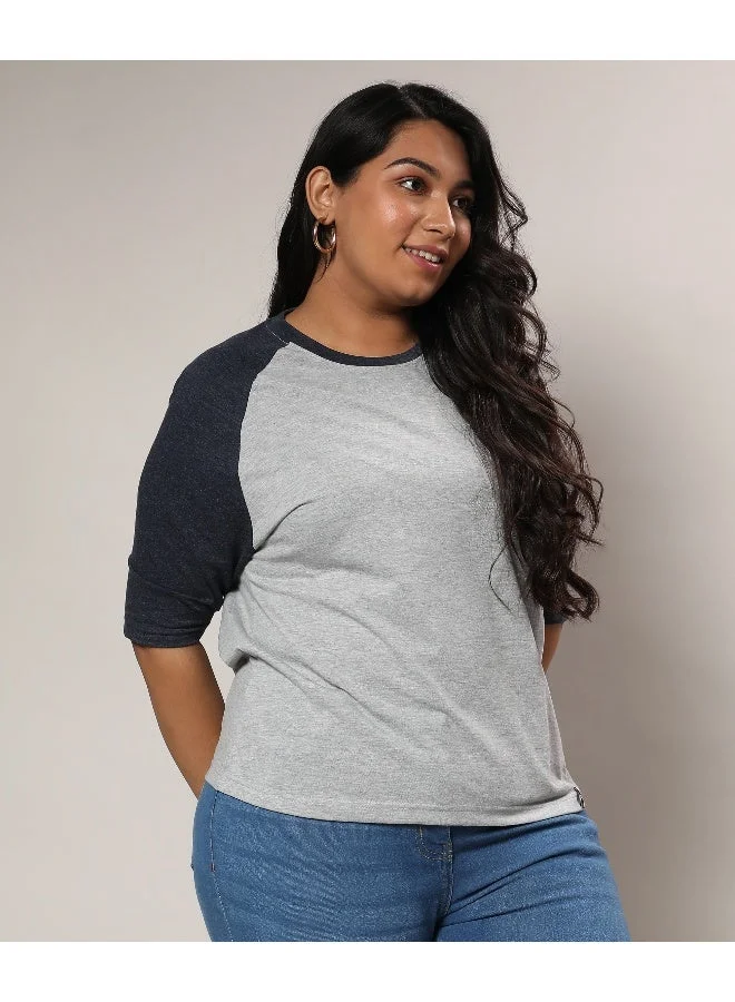 انستافاب بلس بلوزة نسائية باللون الرمادي الفاتح والأزرق البروسي بأكمام راجلان