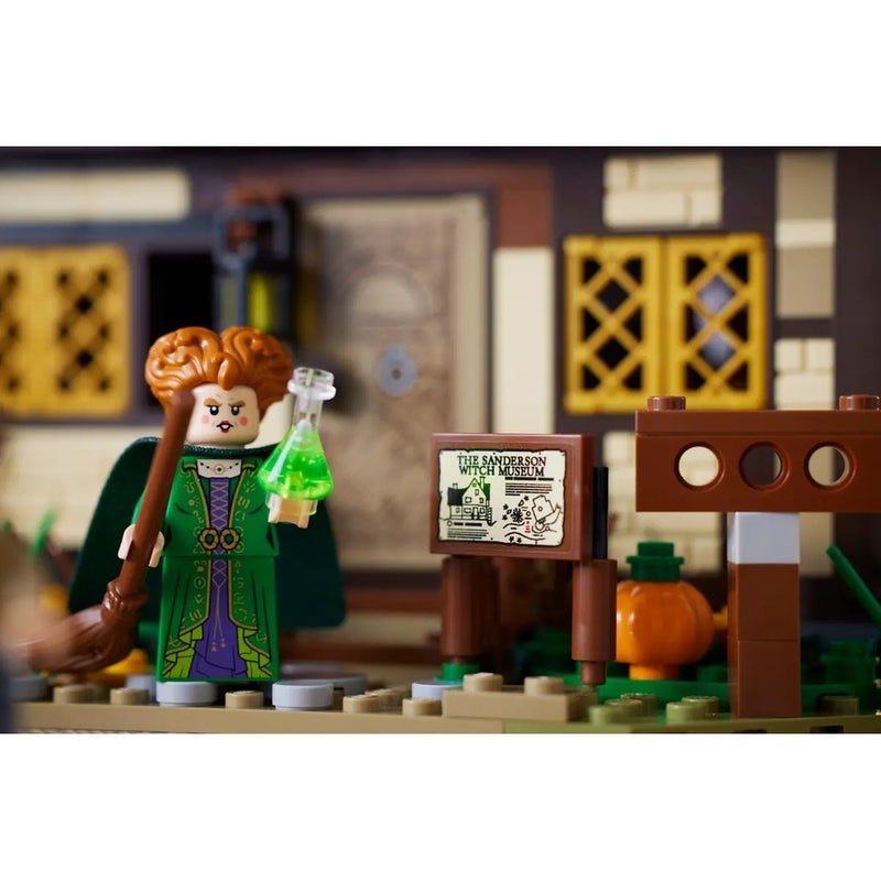LEGO - IDEAS Disney Hocus Pocus The Sanderson Sisters' Cottage 2316 Pieces - 21341 - Image 3