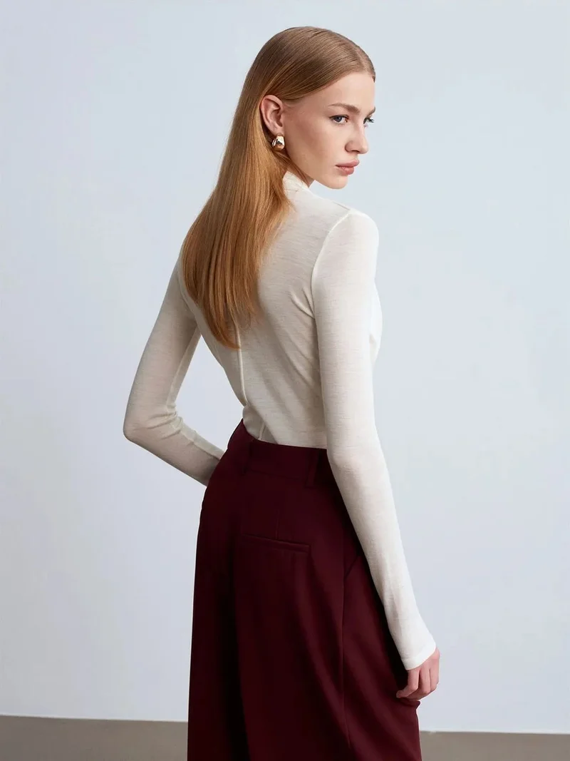 ديلفين DILVIN Slim-fit Wool Cowl Neck Blouse