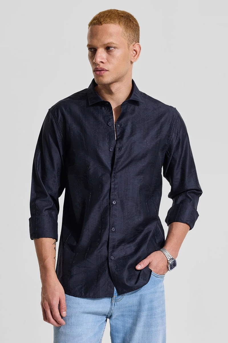 سنيتش قميص ضيق مخطط باللون الكحلي