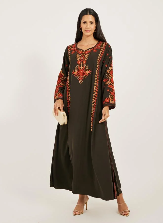 تايك تو كفتان مطرز بياقة مشقوقة من ستايلي