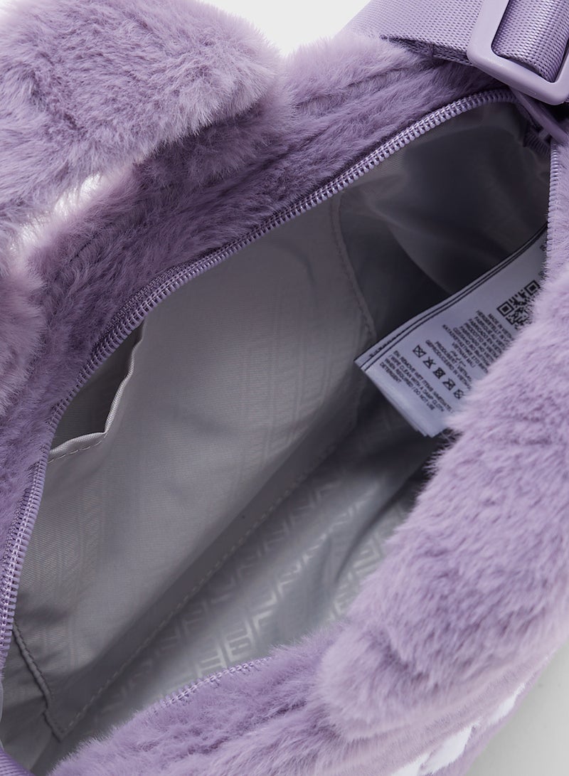 PUMA حقيبة توت صغيرة من الفرو الأساسي  - Image 5