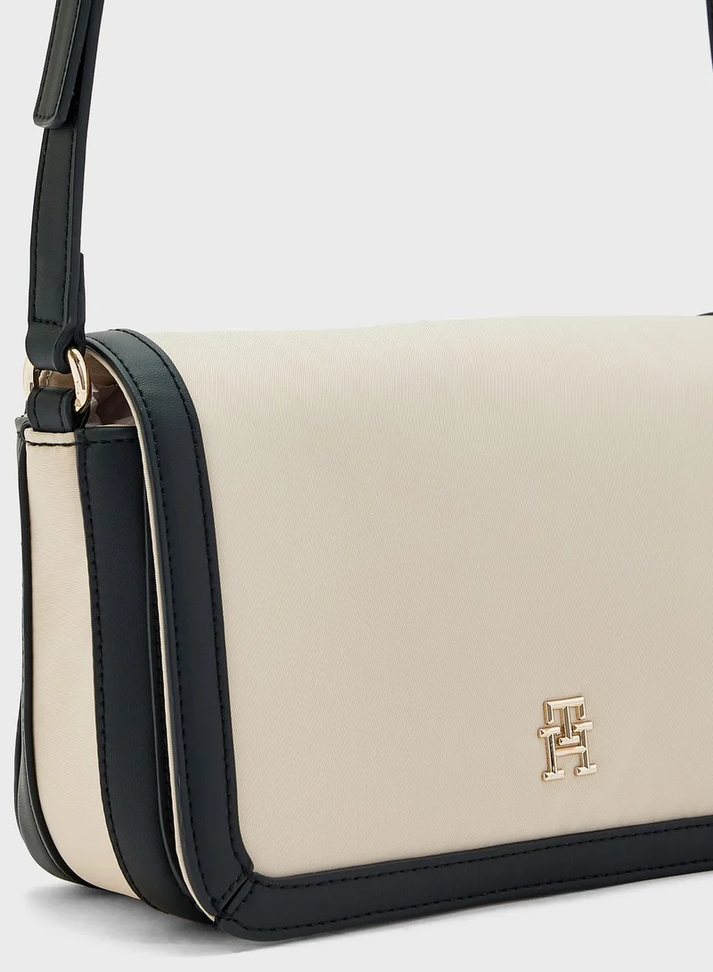 TOMMY HILFIGER Essential Flap Over Crossbody Bag