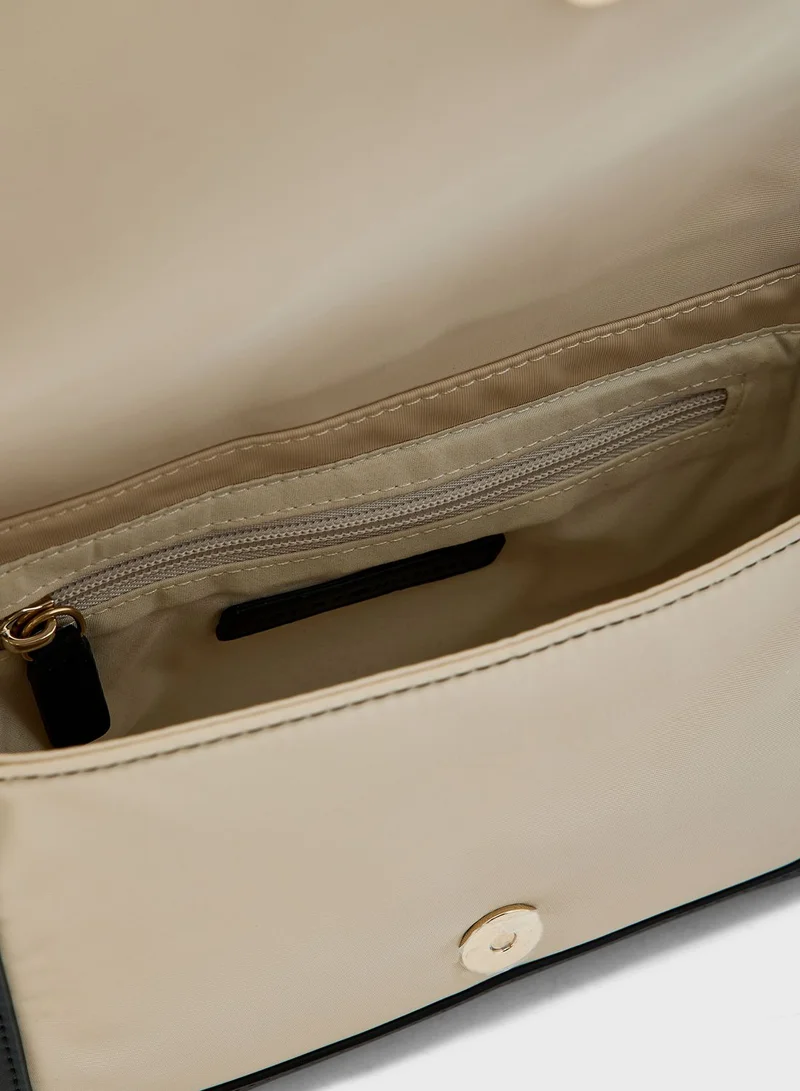 TOMMY HILFIGER Essential Flap Over Crossbody Bag