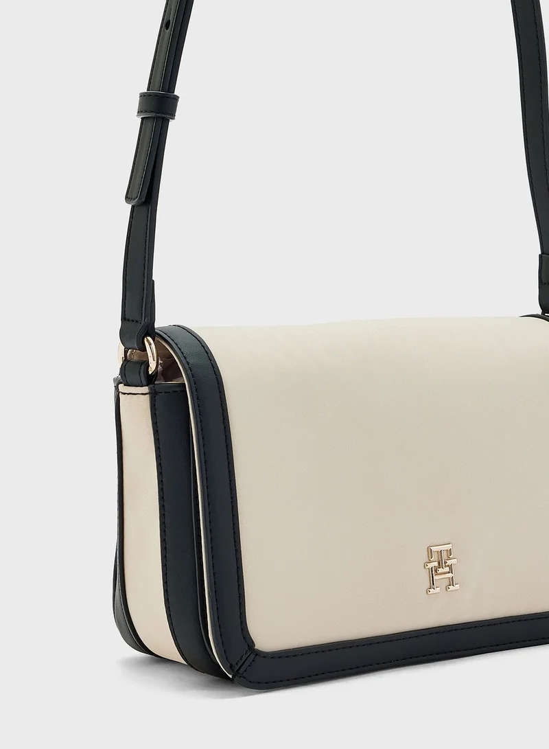 TOMMY HILFIGER Essential Flap Over Crossbody Bag