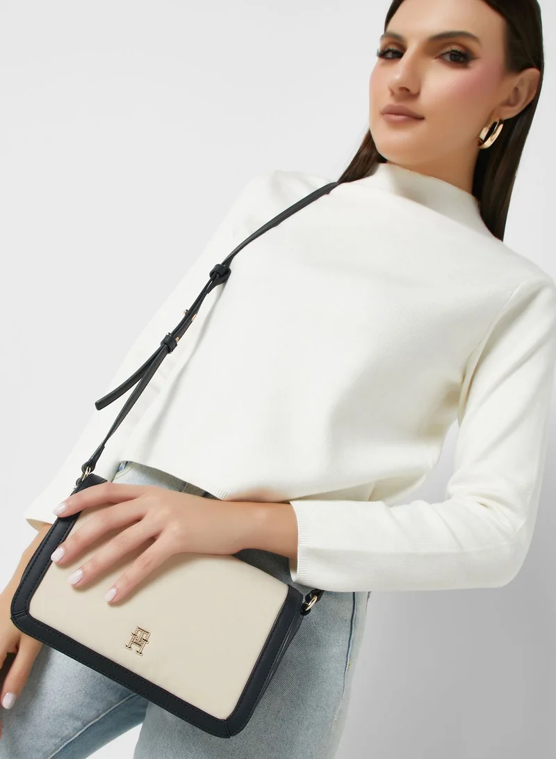 TOMMY HILFIGER Essential Flap Over Crossbody Bag