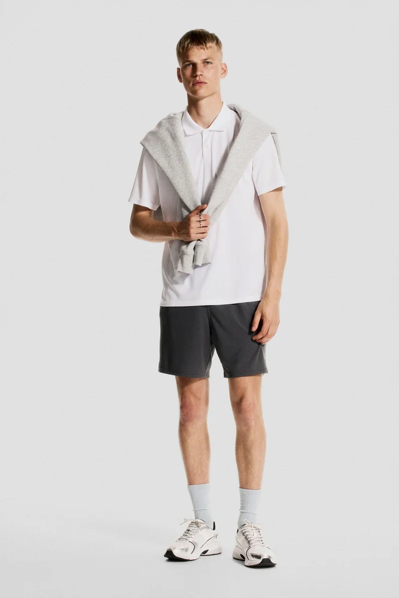 اتش اند ام بلوزة رياضية من نسيج البيكيه بقصّة عادية