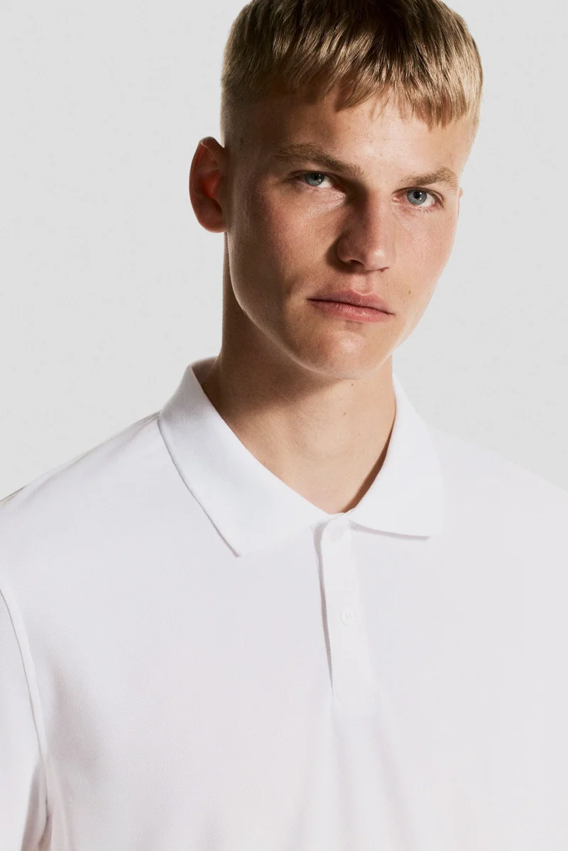 اتش اند ام بلوزة رياضية من نسيج البيكيه بقصّة عادية