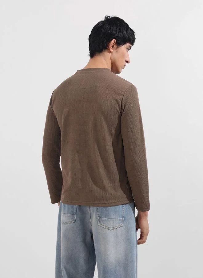 شركة المرآب الهندية Men Regular Fit Textured V-Neck Full Sleeves T-Shirt