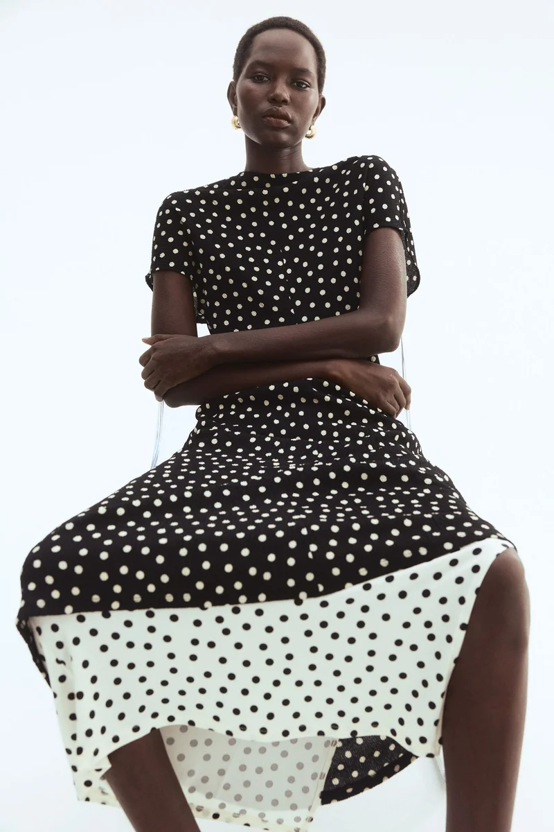 اتش اند ام فستان من الجيرسيه بارز الملمس