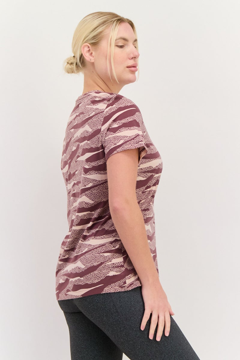 PUMA تي شيرت تدريب قصير الأكمام للنساء، لون برقوق غامق - Image 4