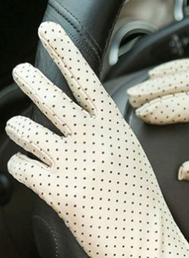 Pair Of 3 UV Protective Gloves - Image 5