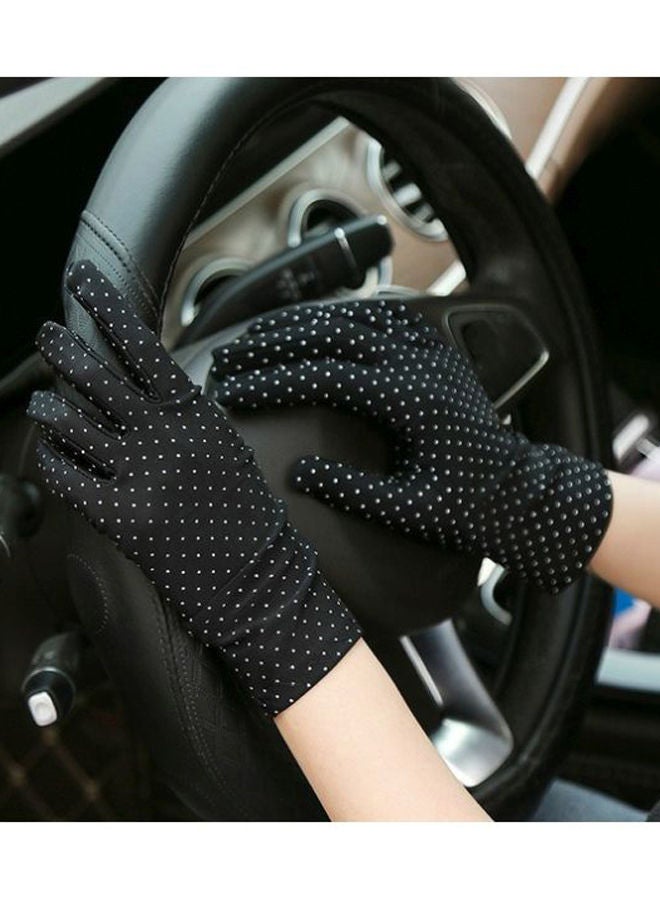 Pair Of 3 UV Protective Gloves - Image 3
