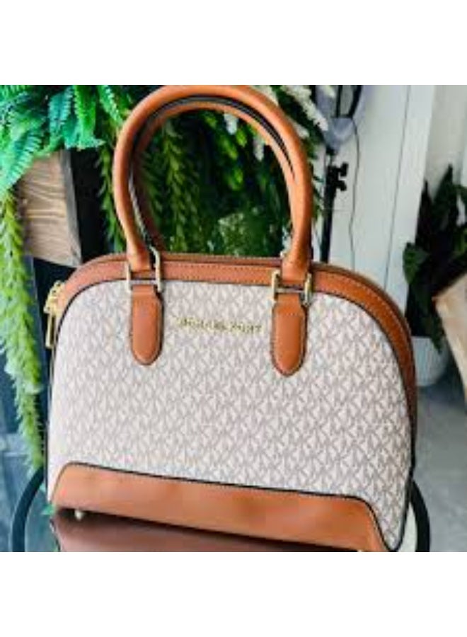 ام كي حقيبة ساتشيل MK Signature Print Dome (بيضاء) - Image 2