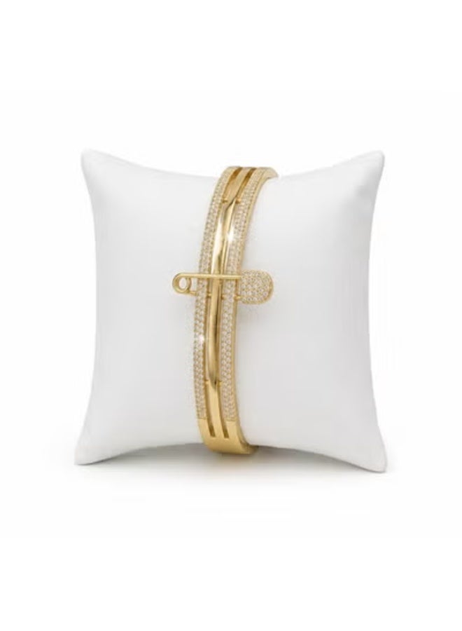 veya Gold-tone women's bracelet featuring a safety pin design embellished with sparkling stones – a stylish accessory for everyday looks and special occasions. - Image 2