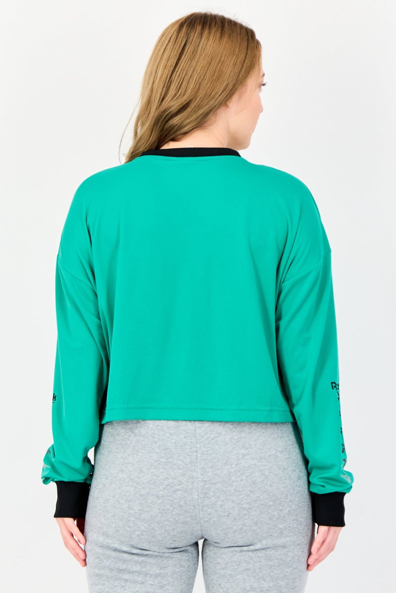 Reebok تي شيرت رياضي نسائي بأكمام طويلة مناسب في الهواء الطلق، أخضر - Image 3