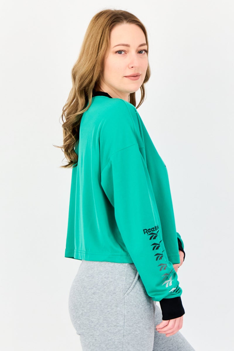 Reebok تي شيرت رياضي نسائي بأكمام طويلة مناسب في الهواء الطلق، أخضر - Image 2