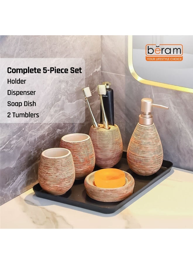 بيرام طقم إكسسوارات حمام سيراميك بني من Beram – 5 قطع تصميم طبيعي محكم مع موزع صابون، حامل فرشاة أسنان، كوب، حامل متعدد الاستخدامات وصحن صابون – أسلوب ريفي بوهيمي لحمام عصري - Image 2