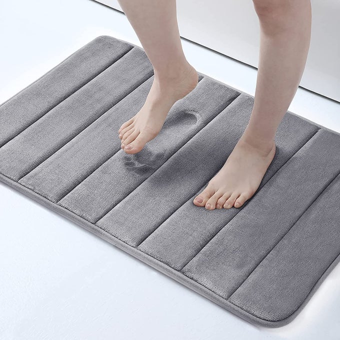 MEMORY FOAM WATER ABSORBENT BATH MAT FOR BATHROOM, WATER SOAK DOOR MATS FOR BATHROOM HOME ENTRANCE,OUTSIDE BATHROOM MATS ANTI SLIP(80 CM X 50 CM,1PCS-GREY)