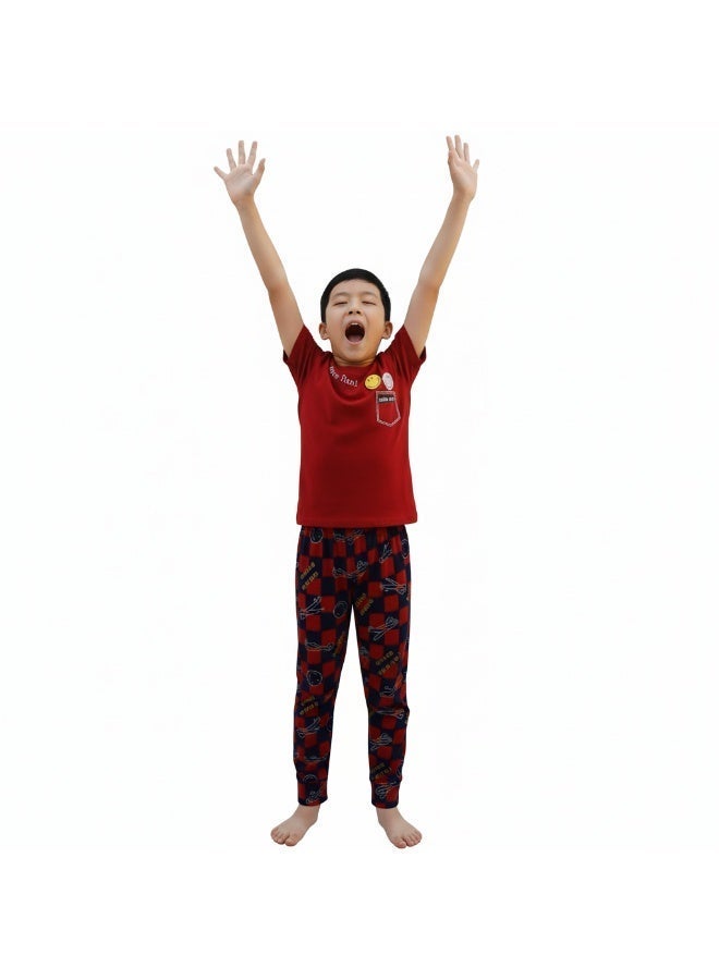 جوانا طقم بيجاما للأولاد بطبعة "جاست هاف فن"، قميص بأكمام قصيرة وبنطال طويل، باللون الأحمر - Image 4