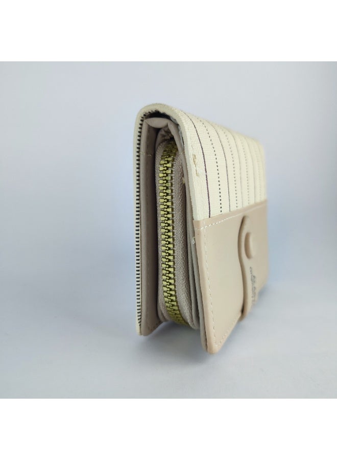 High-Quality Women’s Leather Wallet – Spacious and Smartly Divided - Image 2