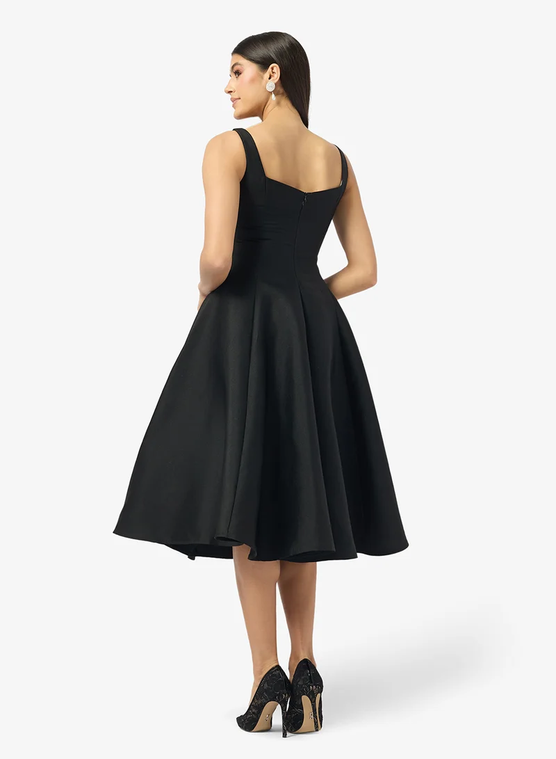 ايلا فستان كوكتيل بتصميم -