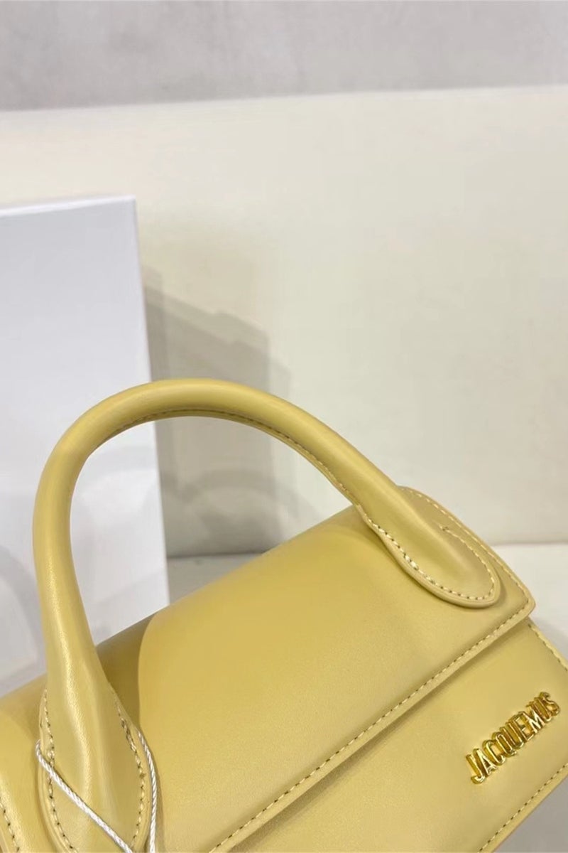 Jacquemus  حقيبة يد طويلة من Le Chiquito حقيبة يد طويلة من الجلد مع حزام كروس بودي - Image 5