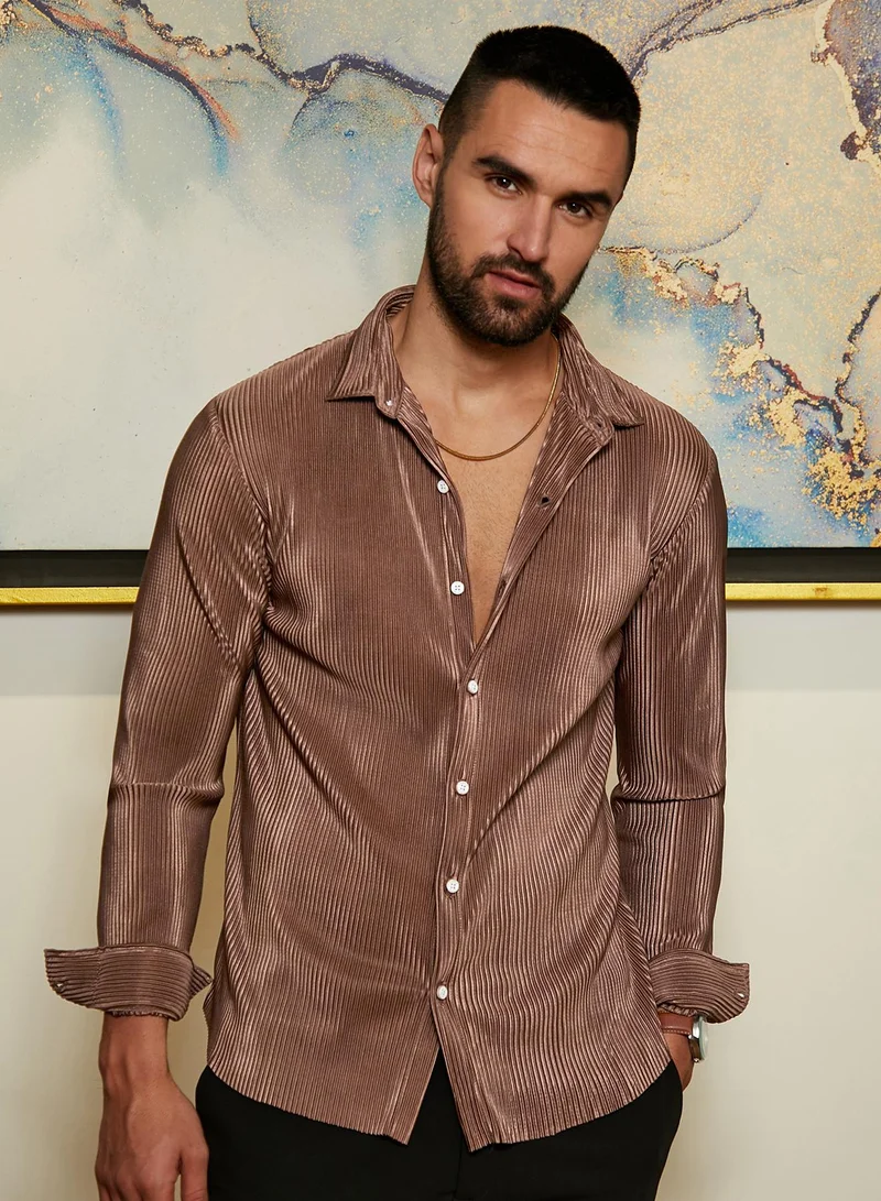 كامبوس سوترا Men's Mocha Brown Pleat-Creased Shirt For Casual Wear | Spread Collar | Long Sleeve | Button Closure | Shirt Crafted With Comfort Fit For Everyday Wear