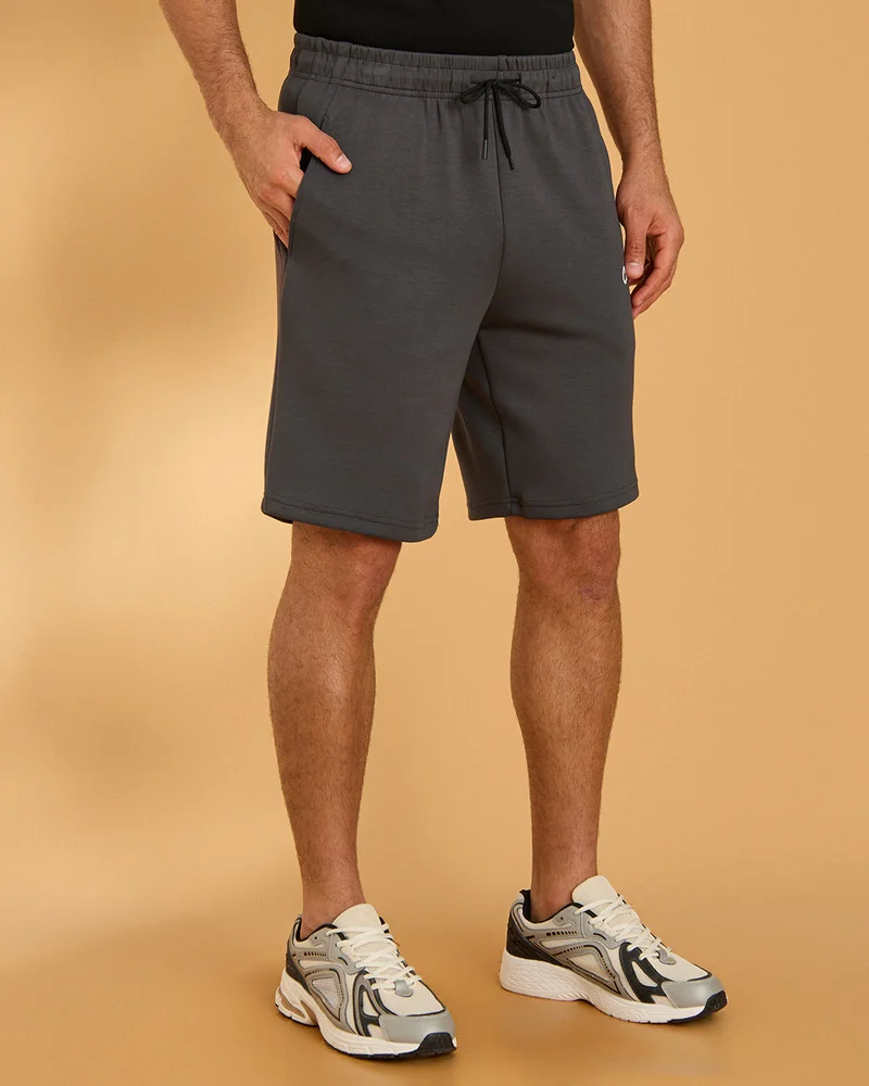 ردتاغ Men Charcoal Embellished Shorts