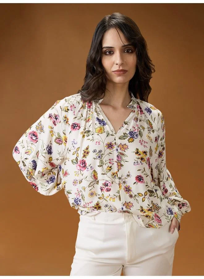 Globus Globus Women White Allover Floral Print V-Neck Reglan Sleeves Top