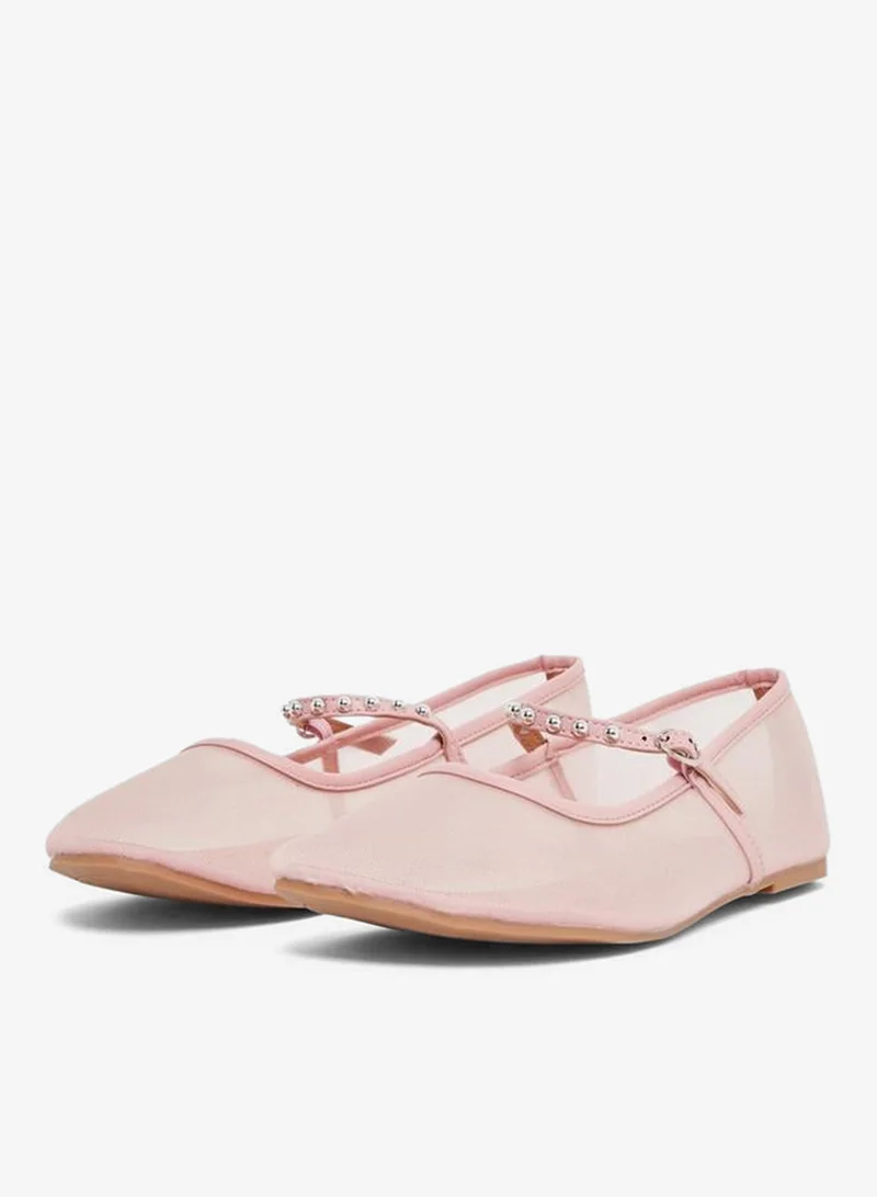 ستايلي حذاء ماري جين فلات بتفاصيل شبكية