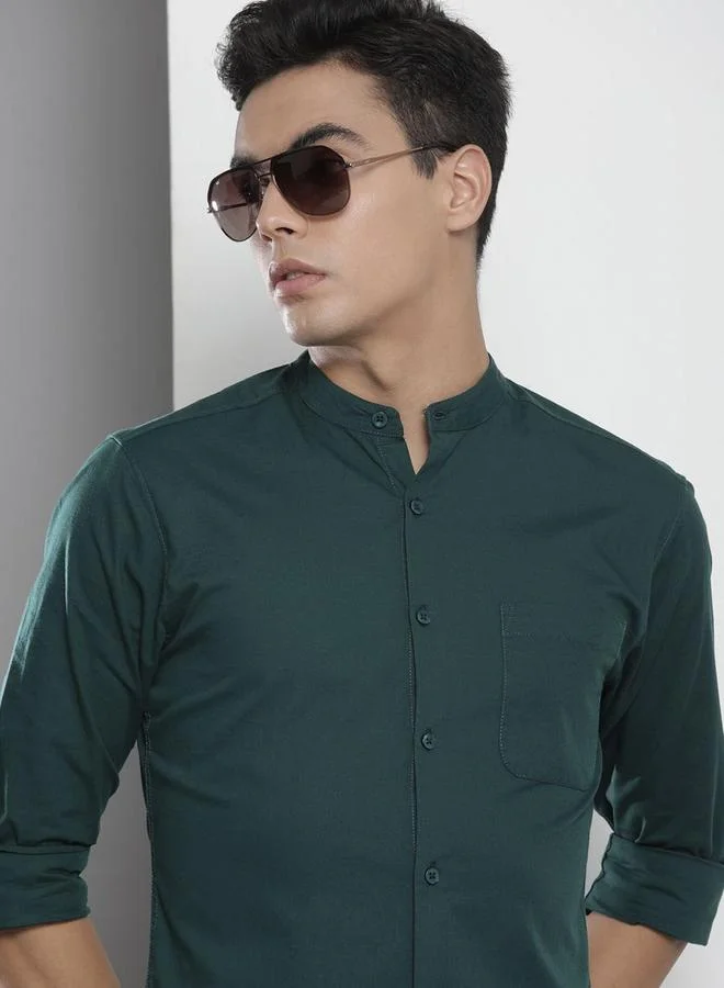 ذا انديان كراج كو Men Regular Fit Solid Mandarin Collar Casual Shirt