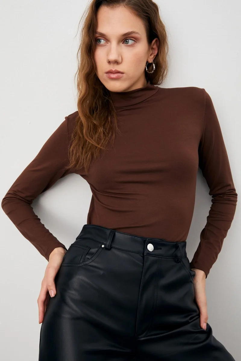 بيبانتولون BIPANTOLON Women's 3-Pack Slim Fit Turtleneck Bodysuits