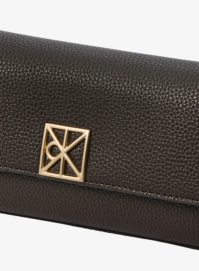 Calvin Klein Delicioso Emblem Pebble Grain Chain Strap Clutch for Women | Best Price UAE