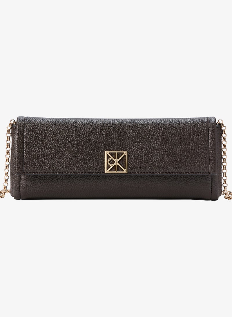 CALVIN KLEIN Emblem Pebble Grain Chain Strap Clutch - Image 1