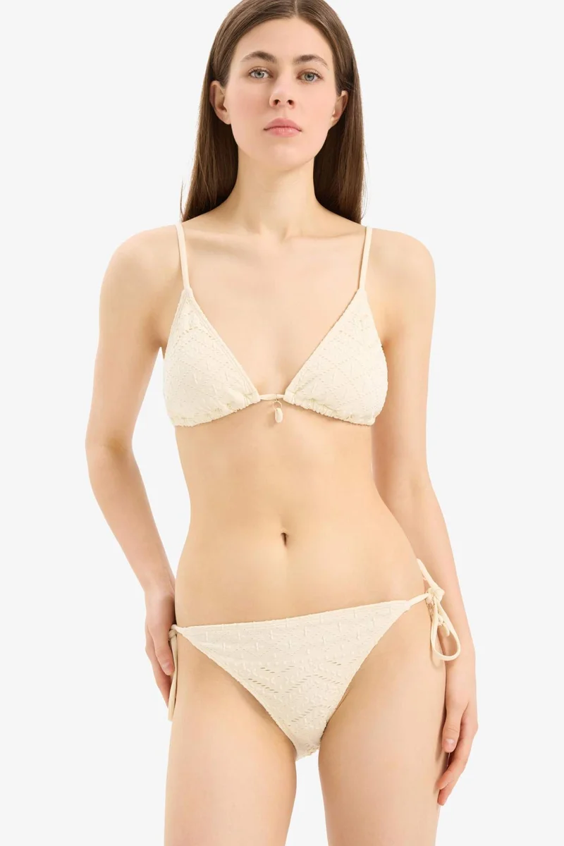 ديفاكتو Fall in Love Regular Fit Brode Triangle Bikini Top