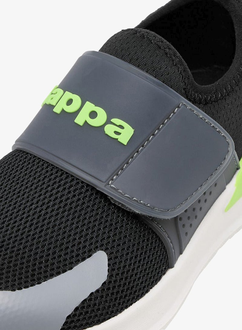 كابا حذاء رياضي للأولاد بتفاصيل شعار وإغلاق بشريط لاصق - Image 4