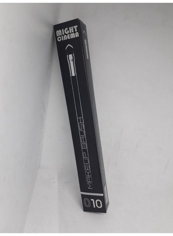 Might Cinema Eyeshadow and concealer blending brush, size 10