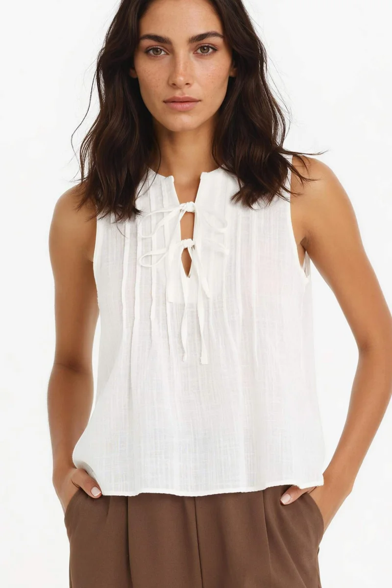ديفاكتو Regular Fit Crew Neck Sleeveless Blouse